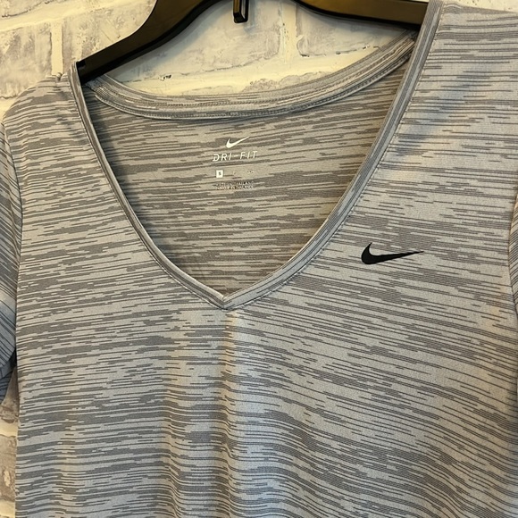 Nike Dri Fit Women’s Shirt V-Neck Short Sleeve Tee Heathered Gray Swoosh Size Sm - Picture 4 of 6
